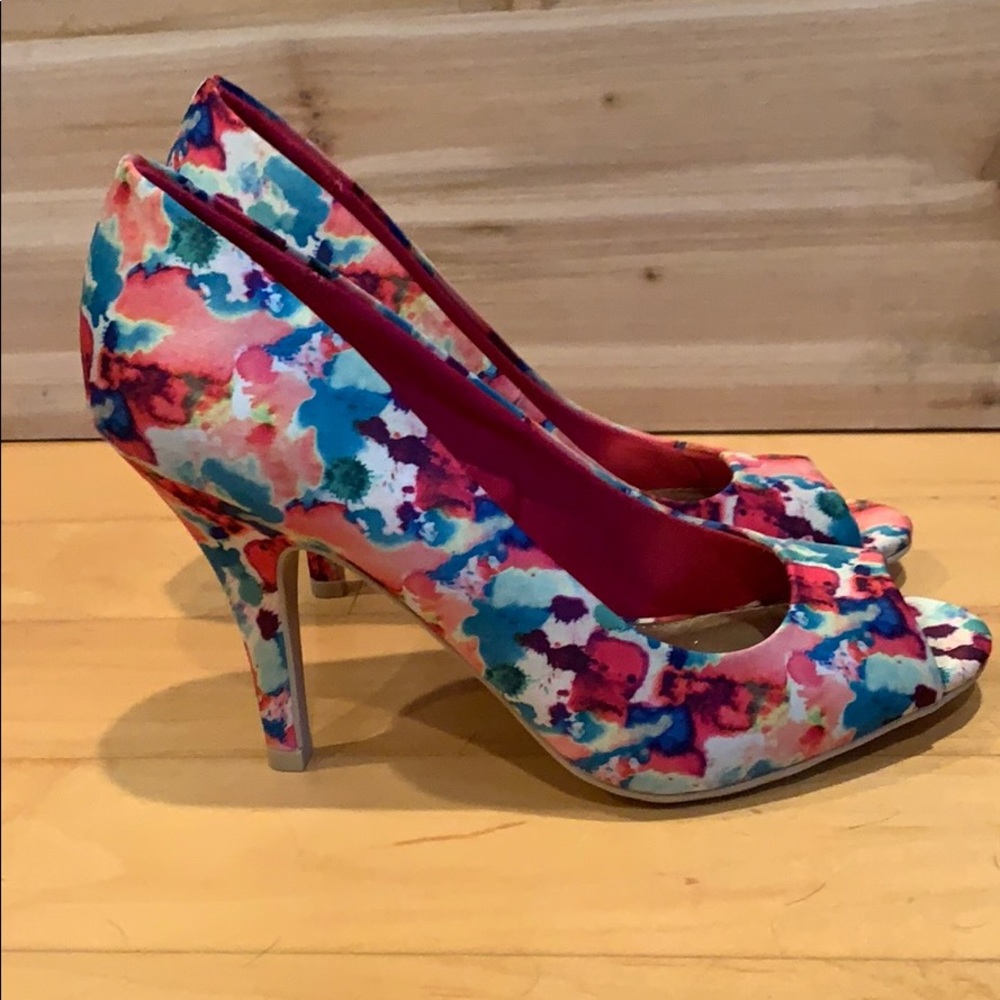 Multi Color open toe pump. Size 8.5 - Picture 2 of 4